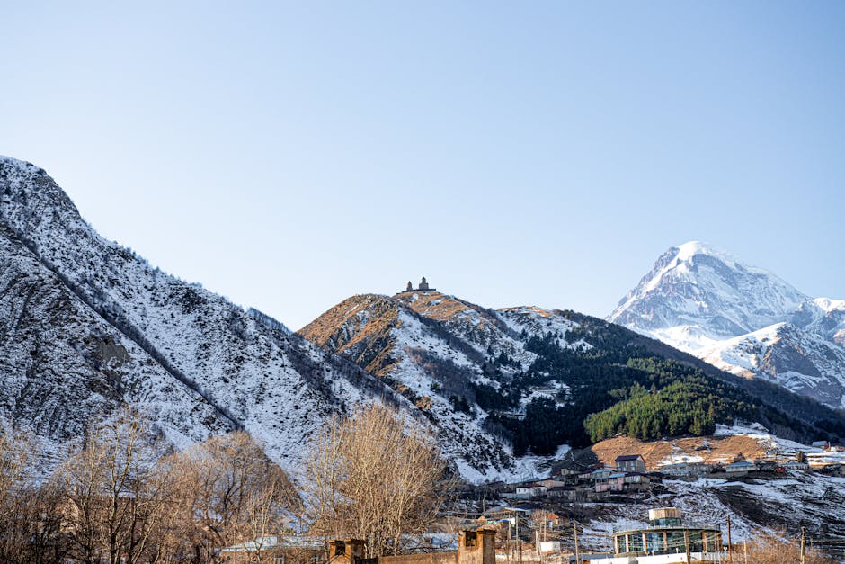 Iglesia de la Santísima Trinidad de Gergeti, Kazbegi, Georgia — la mejor eSIM para tu ruta