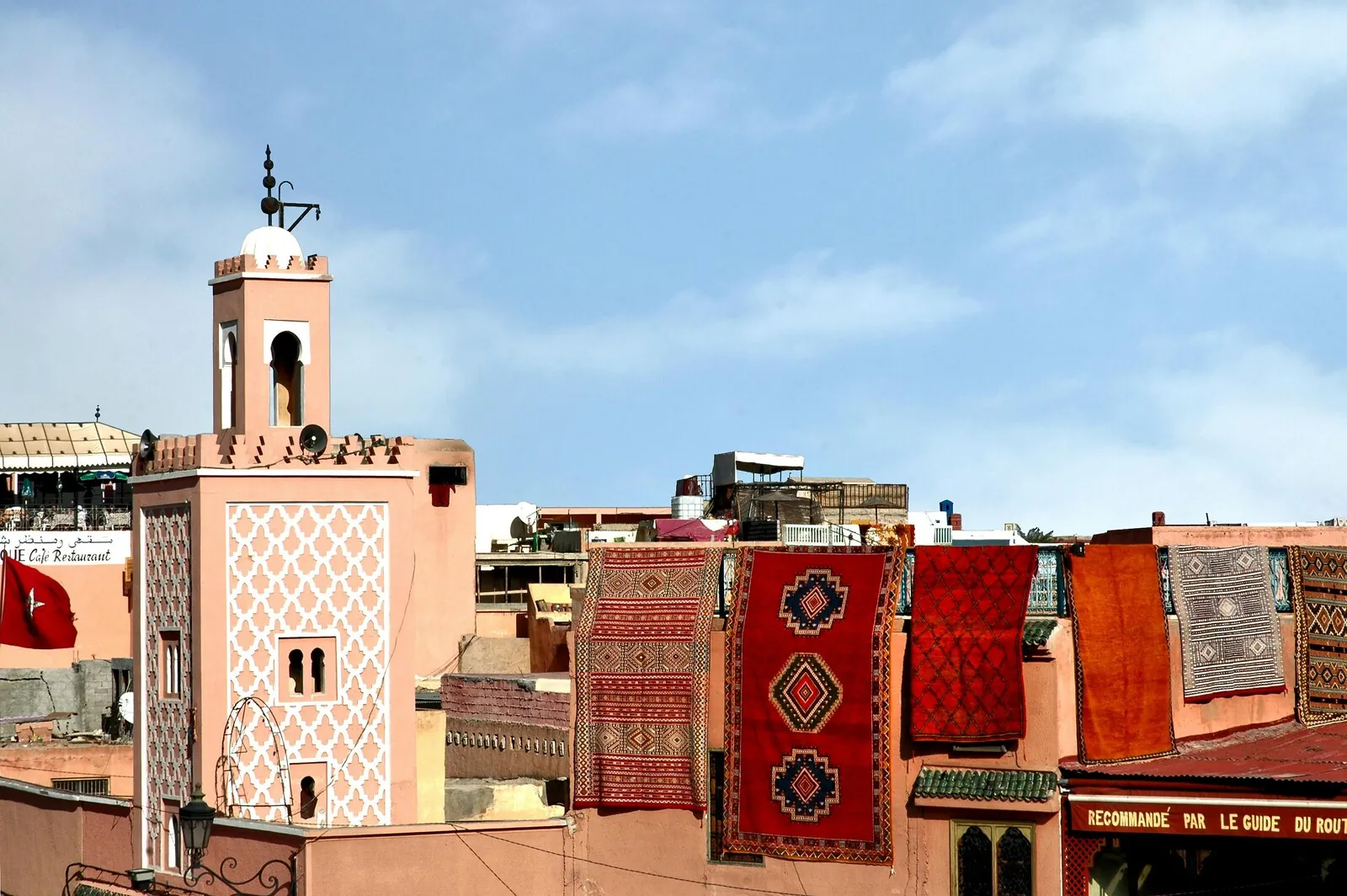 Medina de Marrakech al atardecer — eSIM Marruecos 2026